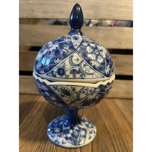 Vintage Ceramic Trinket or Candy Dish Blue and White‎ Japan Pedestal Floral - Picture 1 of 9